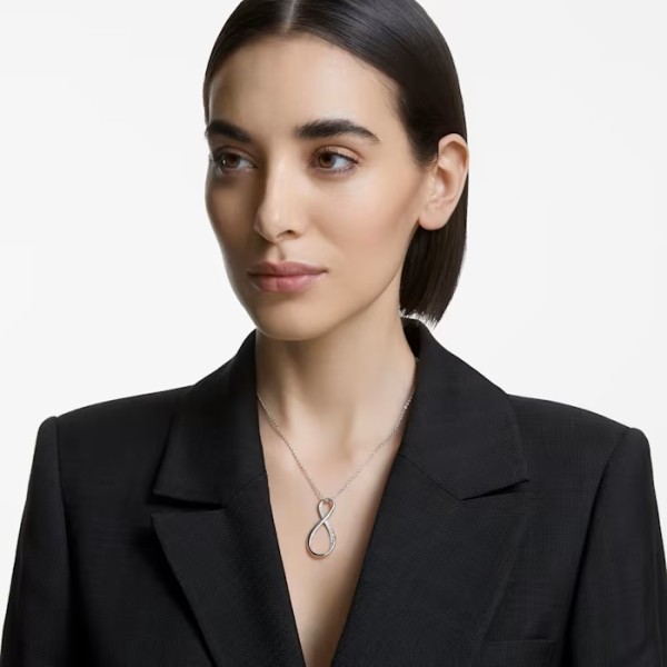 Μενταγιόν SWAROVSKI Υπάρχει το άπειρο Μενταγιόν SWAROVSKI Υπάρχει το άπειρο