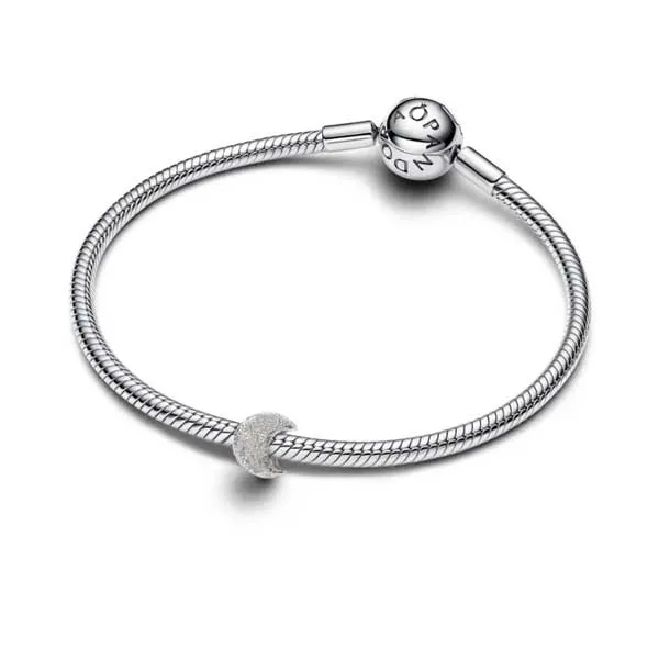 Pandora Σύμβολο Φεγγάρι Ανάγλυφο Ασημί 794054C00