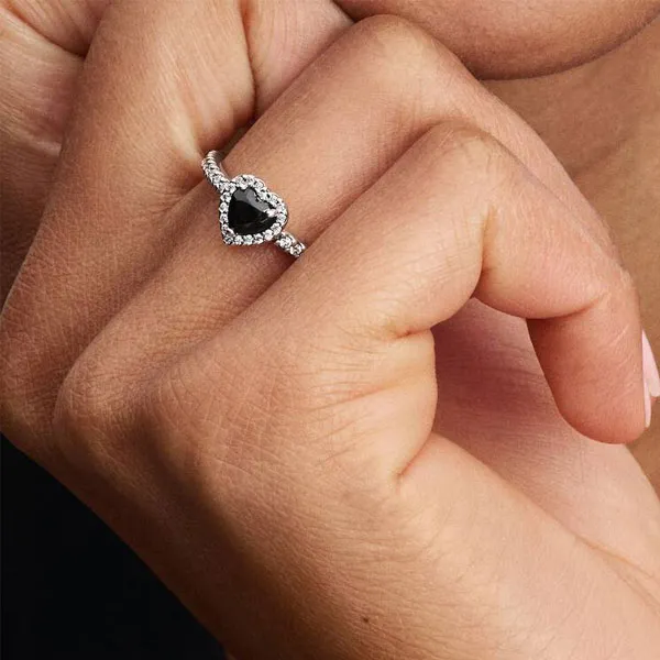 Pandora Δαχτυλίδι Ανυψωμένη μαύρη καρδιά 198421C04